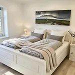 Hof Steinhuetten Boutique Aparthotel Westerhever